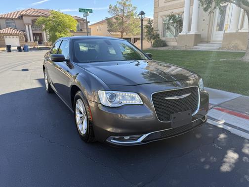 2016 Chrysler 300 Limited