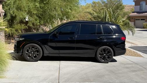 Black 2022 BMW X7 xDrive40i