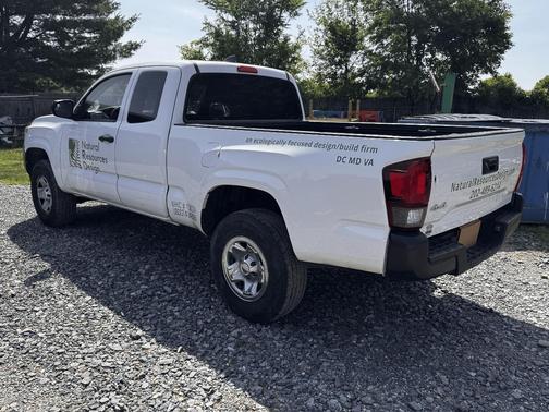 White 2018 Toyota Tacoma SR5