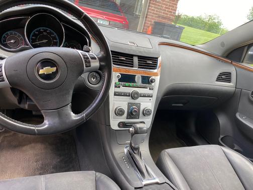 Gray 2009 Chevrolet Malibu 2LT