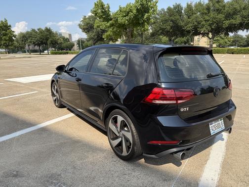 2018 Volkswagen Golf GTI 2.0T SE 4-Door