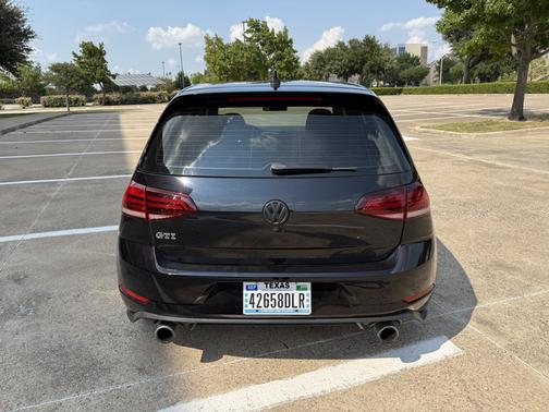 2018 Volkswagen Golf GTI 2.0T SE 4-Door