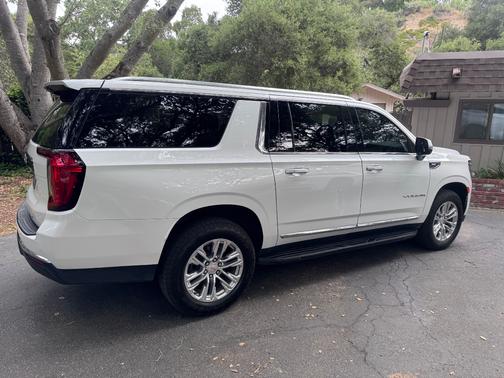 White 2022 GMC Yukon XL SLT
