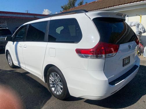 2014 Toyota Sienna XLE