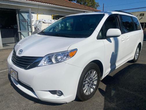 2014 Toyota Sienna XLE