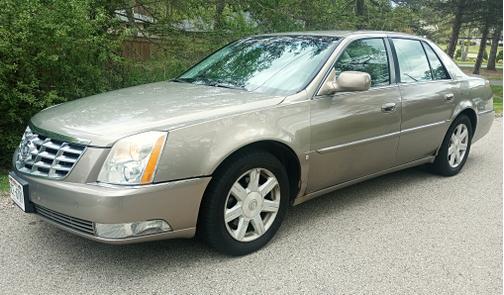 Beige 2007 Cadillac DTS Base