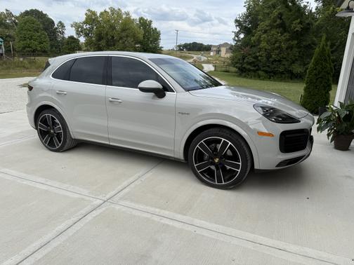 2022 Porsche Cayenne Cayenne E-Hybrid Coupe