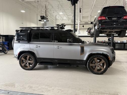 2022 Land Rover Defender X-Dynamic SE