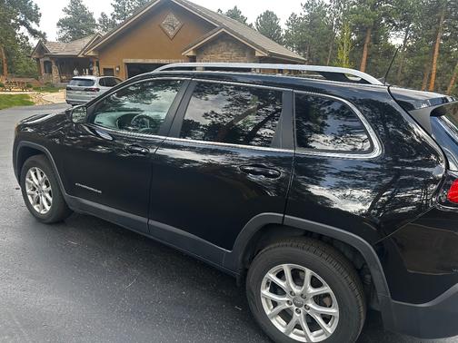 Black 2017 Jeep Cherokee Latitude