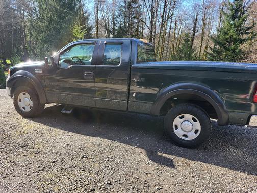 Green 2005 Ford F-150 STX SuperCab