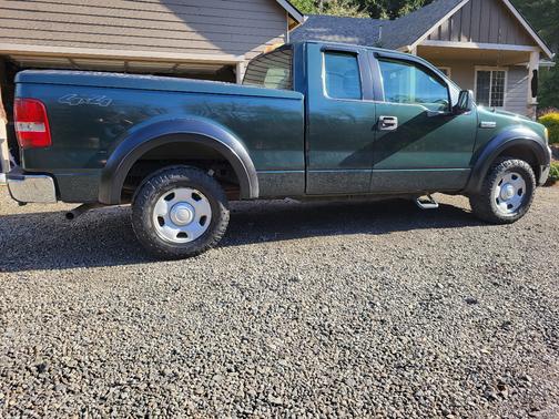 Green 2005 Ford F-150 STX SuperCab
