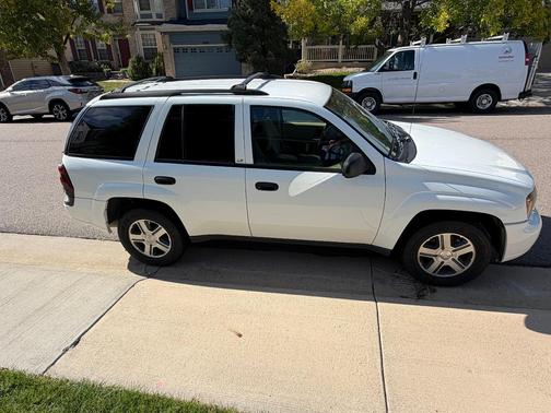 White 2004 Chevrolet Trailblazer LS