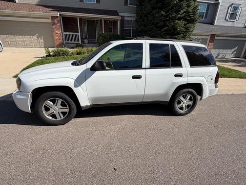 White 2004 Chevrolet Trailblazer LS