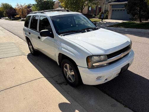 White 2004 Chevrolet Trailblazer LS