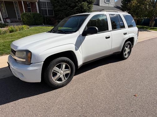 White 2004 Chevrolet Trailblazer LS