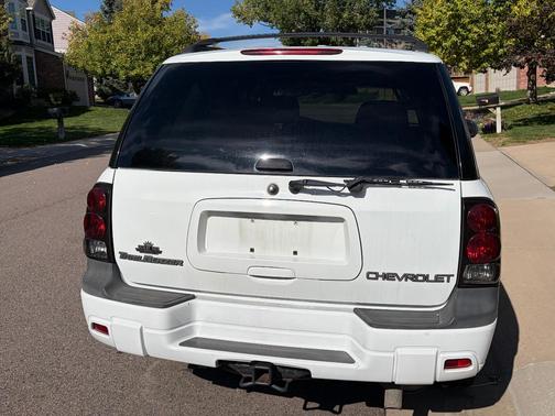 White 2004 Chevrolet Trailblazer LS