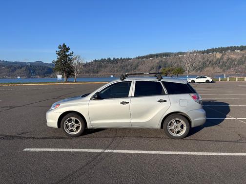 2005 Toyota Matrix Base