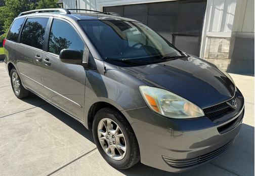 Gray 2004 Toyota Sienna LE