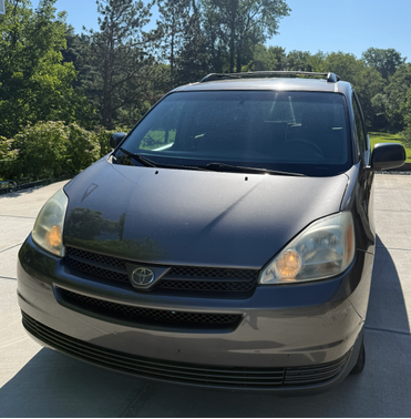 Gray 2004 Toyota Sienna LE