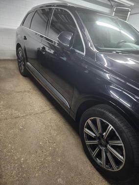 Black 2019 Audi Q7 55 Premium Plus