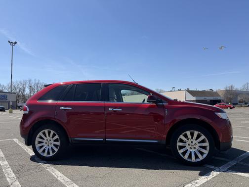 Red 2014 Lincoln MKX Base