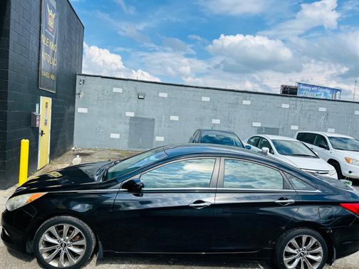 2011 Hyundai SONATA SE