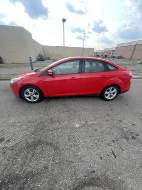 Red 2014 Ford Focus SE