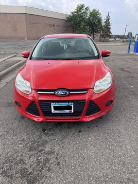 Red 2014 Ford Focus SE