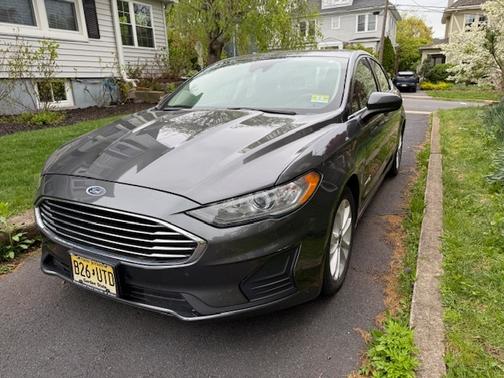 Gray 2019 Ford Fusion Hybrid SE