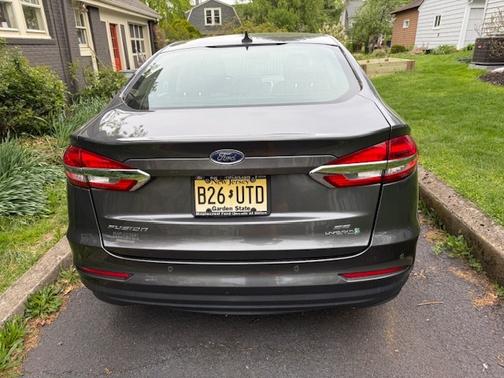 Gray 2019 Ford Fusion Hybrid SE