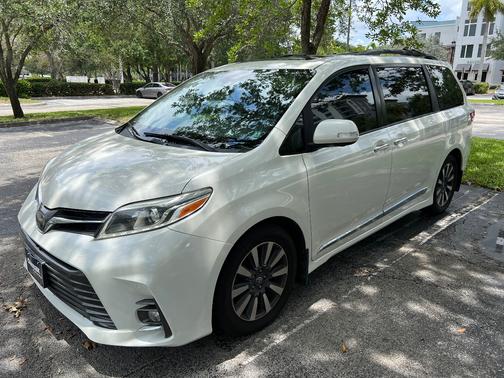2018 Toyota Sienna Limited Premium