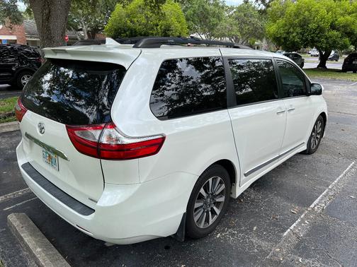 2018 Toyota Sienna Limited Premium