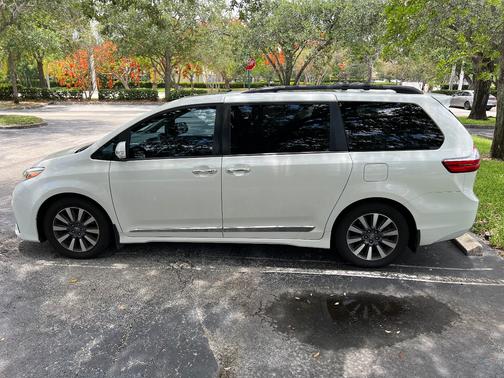 2018 Toyota Sienna Limited Premium