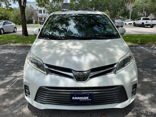 2018 Toyota Sienna Limited Premium