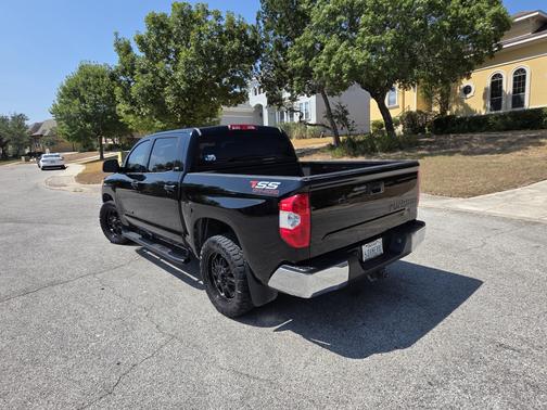Black 2017 Toyota Tundra SR5