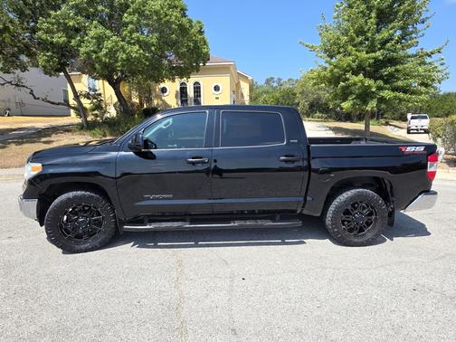 Black 2017 Toyota Tundra SR5