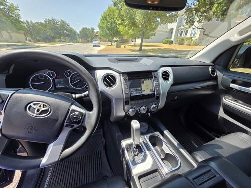 Black 2017 Toyota Tundra SR5