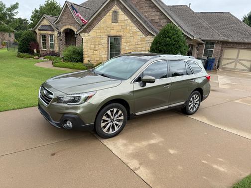 Green 2018 Subaru Outback 2.5i Touring