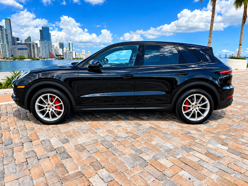 Blue 2019 Porsche Cayenne Cayenne