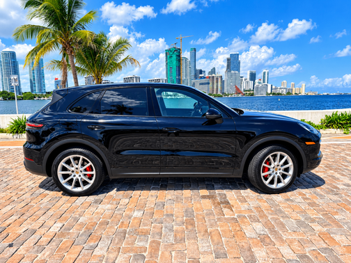 Blue 2019 Porsche Cayenne Cayenne