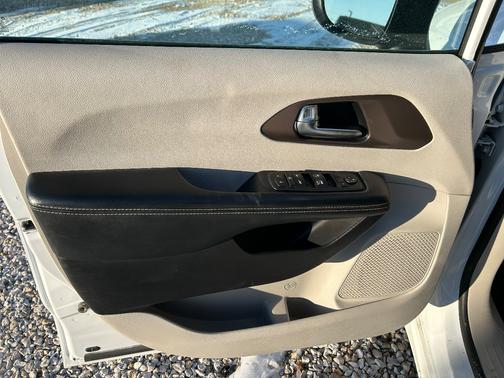 2020 Chrysler Voyager LXI