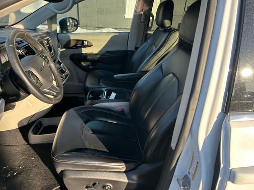 2020 Chrysler Voyager LXI