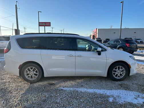 2020 Chrysler Voyager LXI