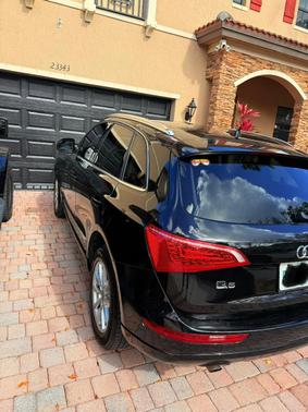Black 2011 Audi Q5 2.0T Premium