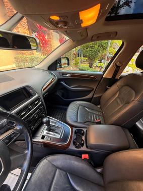 Black 2011 Audi Q5 2.0T Premium