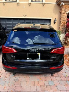 Black 2011 Audi Q5 2.0T Premium