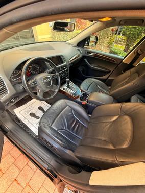 Black 2011 Audi Q5 2.0T Premium