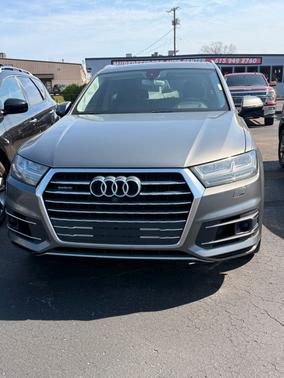 Gray 2017 Audi Q7 3.0T Prestige