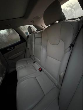 2021 Volvo XC60 T5 Momentum
