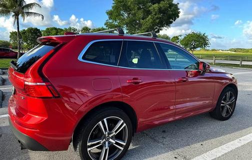 2021 Volvo XC60 T5 Momentum